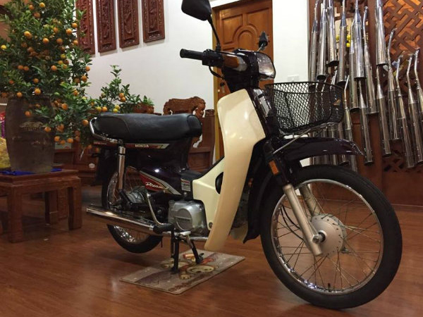 Xôn xao xe máy cũ 'còn zin' giá trăm triệu đồng