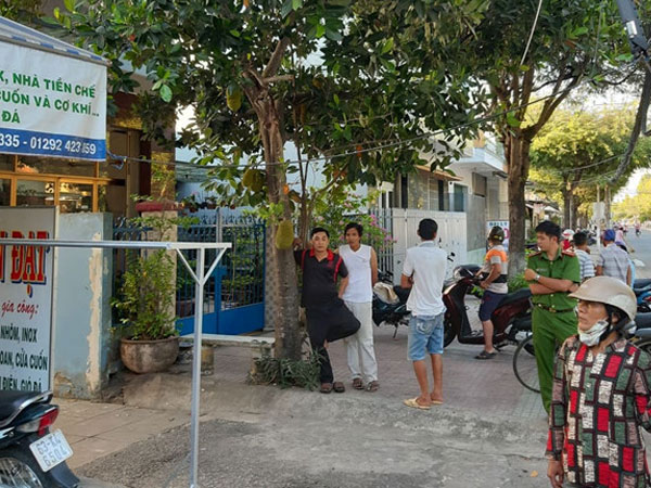 Nhóm đối tượng hùng hổ mang 'hàng nóng' truy sát hai thanh niên kinh hoàng trên phố