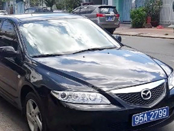Xe biển xanh Hậu Giang qua Cần Thơ dự tiệc thôi nôi cháu bí thư huyện
