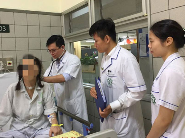 Đau vai gáy 6 năm, nữ thợ may Hưng Yên không ngờ nguy kịch