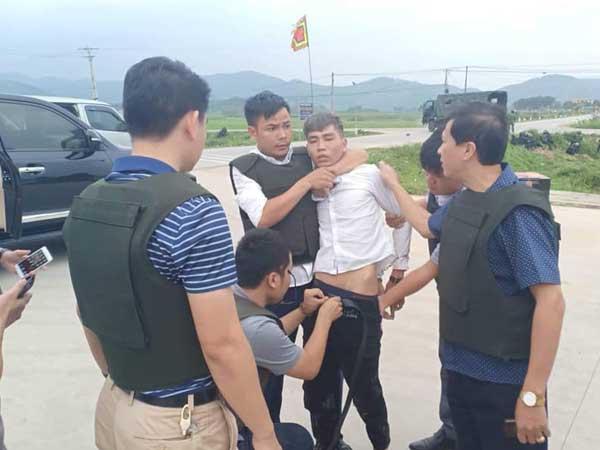 Vây nhóm đối tượng mang ma túy và vũ khí nóng ở Hà Tĩnh, tóm được 'chàng rể' đánh mẹ vợ gãy xương