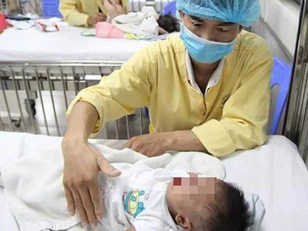 Cha mẹ lưu ý, nhiều trẻ mắc cúm bị viêm não nguy kịch