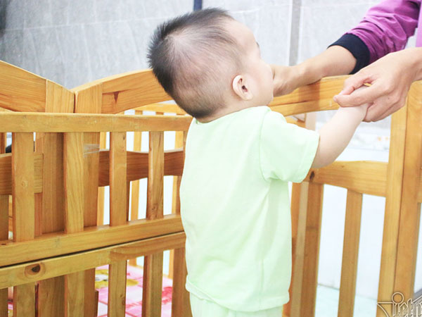 Cuộc điện thoại thay đổi số phận đứa trẻ sinh ra từ người mẹ tự tử