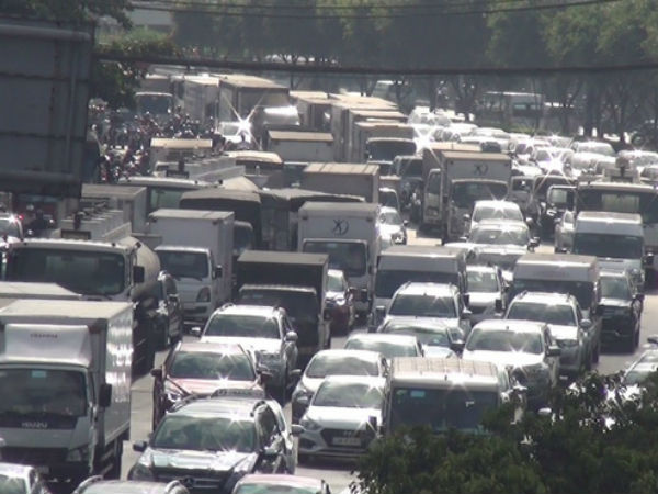 Di chuyển đoạn đường 1km mất hơn 30 phút ở Sài Gòn