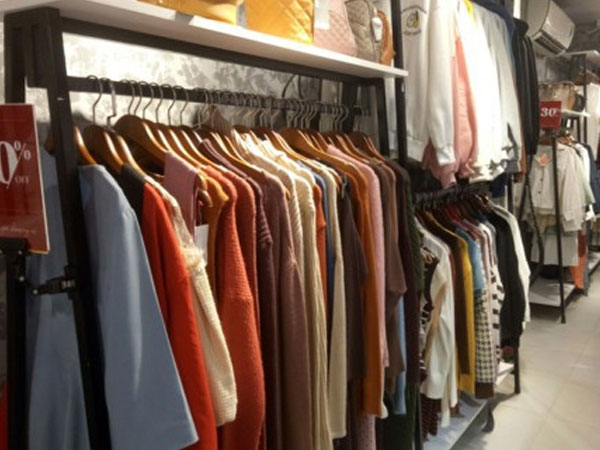Hàng thời trang giảm giá sâu vẫn… ế