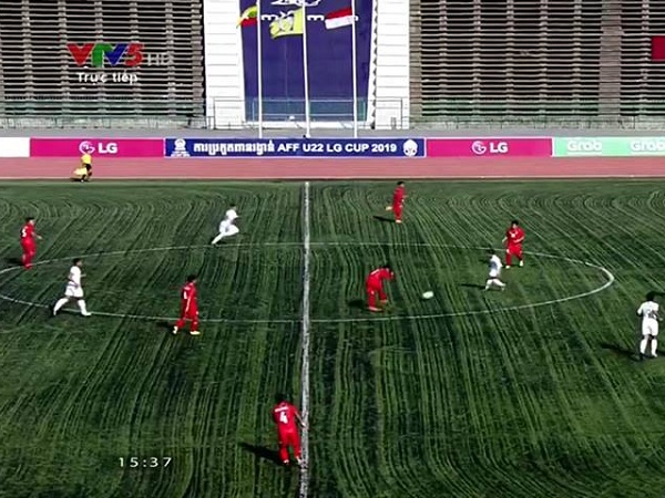 Mặt sân giải U22 Đông Nam Á bị gọi là 'chảo lửa' theo nghĩa đen, gây chấn thương cho cầu thủ Thái Lan