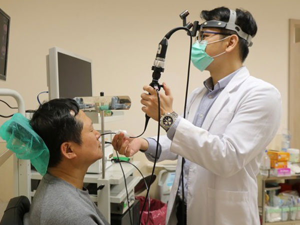 Người đàn ông bị nghẹt mũi, đêm ngủ ngáy, đi khám xong thì sốc bởi phát hiện bệnh nguy hiểm
