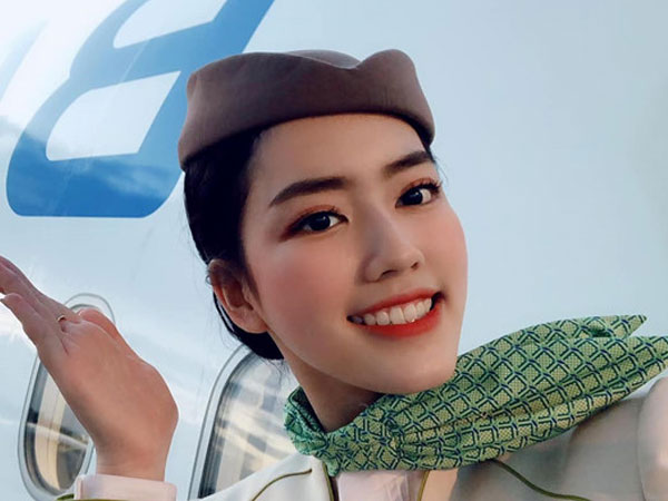 Nữ tiếp viên hàng không xinh đẹp múa trên máy bay là ai?