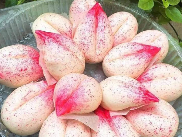 Phát sốt với cỗ Rằm tháng Giêng 100 cái bánh bao đào tiên hồng rực