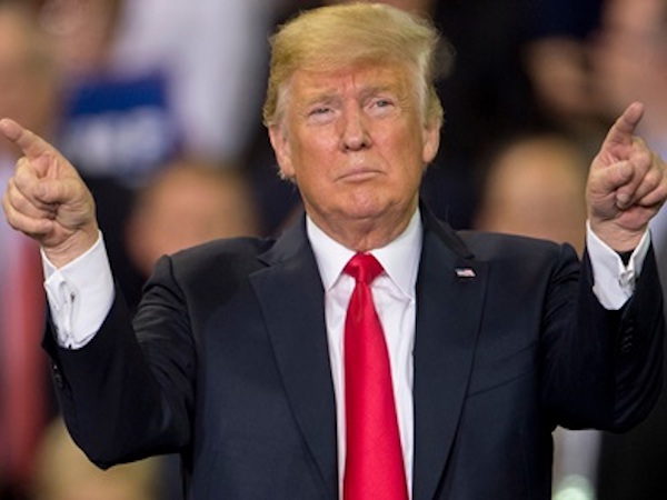Trump gọi cuộc thảo luận lật đổ ông là 'phản quốc'