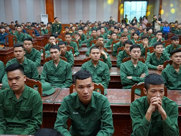 Bộ Quốc phòng yêu cầu 'đánh giá tỉ mỉ' chiến sĩ nhập ngũ có hình xăm