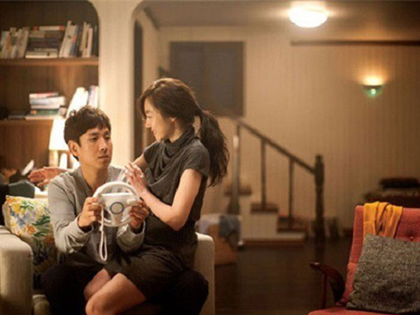 Được tình nhân rủ sang ăn rằm nhưng không hiểu sao nhìn bồ cắn miếng thịt gà mà chồng chạy vội về nhà xin lỗi vợ