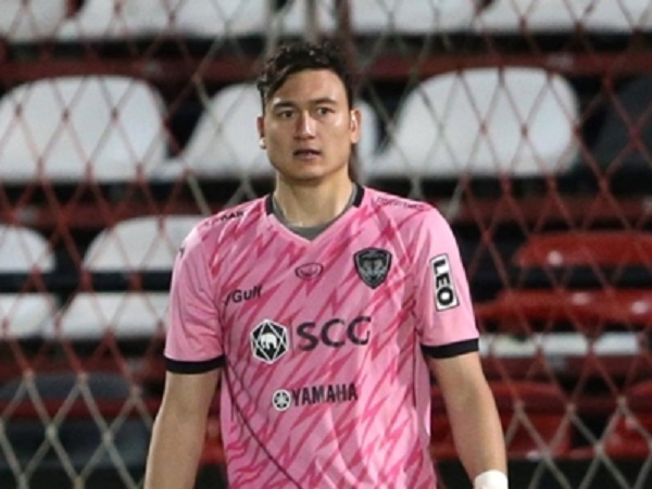 HLV Muangthong United nói gì về sai lầm sơ đẳng của Văn Lâm?