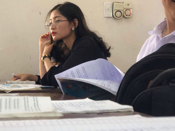 Cô giáo Lịch Sử bị học sinh chụp lén, đăng ảnh lên mạng vì xinh đẹp