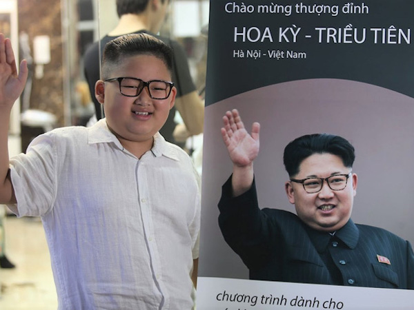 Nổi tiếng sau một đêm vì quá giống ông Kim Jong Un, cậu bé Việt lên báo ngoại, được mời chụp ảnh quảng cáo