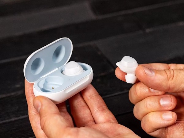 Samsung trình làng Galaxy Buds rẻ hơn AirPods, hỗ trợ sạc không dây