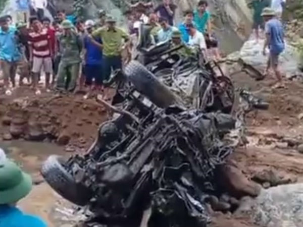 Tìm thấy ôtô chở 2 sĩ quan biên phòng bị lũ cuốn hơn một năm trước