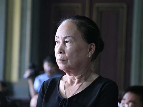 Video: Mẹ 'vua' cà phê nói về quá khứ khi đưa con trai đi giám định tâm thần