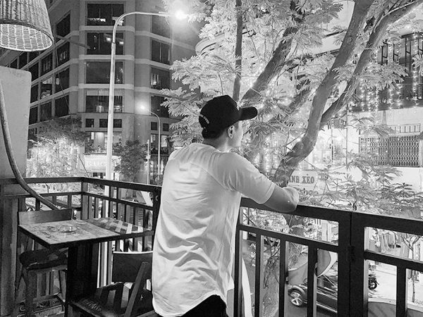 Vĩnh Thụy liên tục đăng status tâm trạng giữa nghi án chia tay Hoàng Thùy Linh