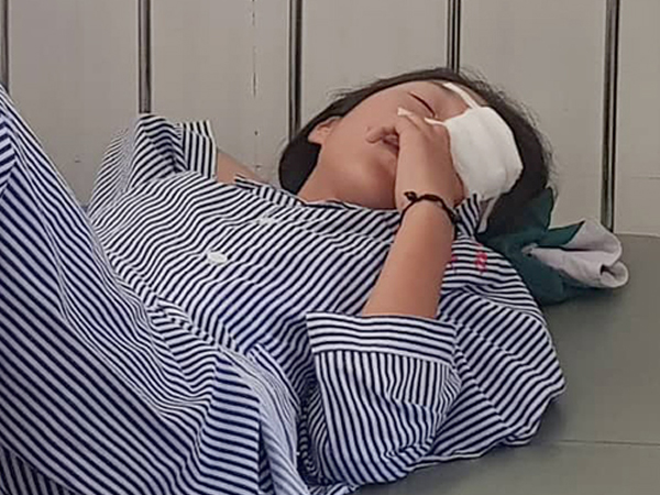 Bình thí nghiệm hóa học phát nổ, nữ sinh bị chấn thương mắt