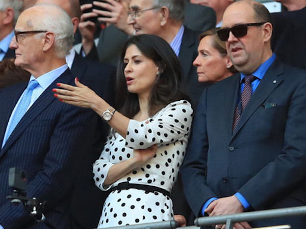 Fan Chelsea đòi đuổi ‘người đàn bà quyền lực’ khỏi đội bóng