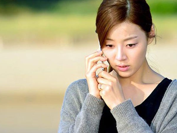 Phát hiện chồng chuyển tiền nhiều lần cho 1 tài khoản, vợ sinh nghi và nghĩ ra tuyệt chiêu tìm ra danh tính ả bồ nhí
