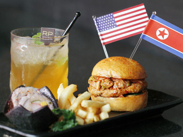 Các chiêu 'ăn theo' Hội nghị Trump - Kim tại Singapore