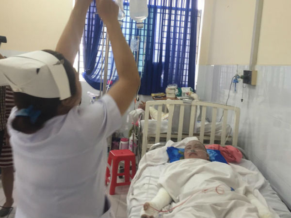Sau tiếng nổ lớn, 4 người trọng thương
