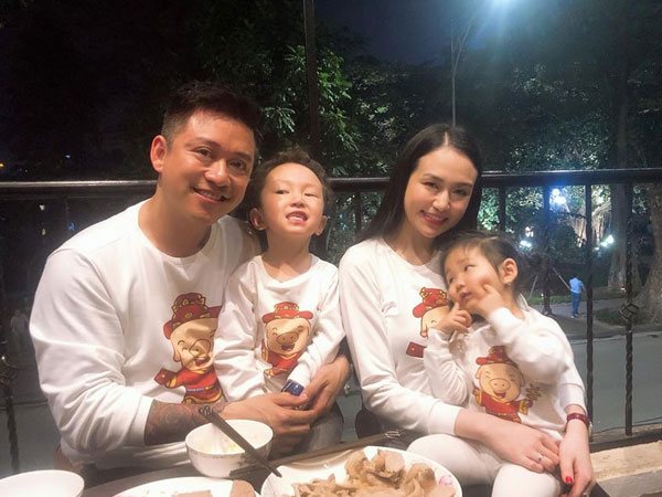 Tuấn Hưng xót vợ mệt mỏi vì nghén khi mang bầu lần ba