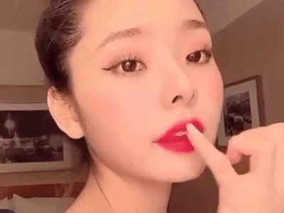 Nếu thấy mình đánh son màu nổi chẳng đẹp như người ta, dễ là bạn chưa biết đến bộ 'tuyệt đỉnh bí kíp' này