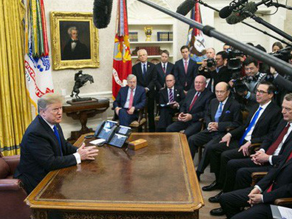 Ông Donald Trump bị 'lên lớp', Phó Thủ tướng Trung Quốc bật cười