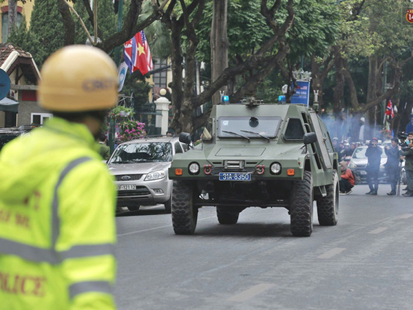 Công an Hà Nội diễu hành trên nhiều tuyến phố, triển khai xe bọc thép tăng cường an ninh trước thềm hội nghị thượng đỉnh Mỹ - Triều