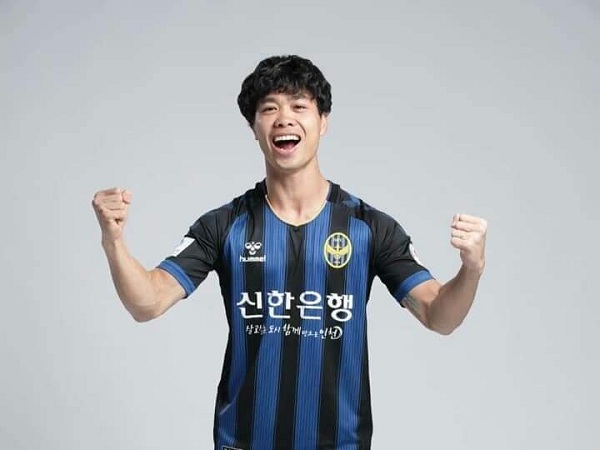 Incheon United dùng hit 'Chúng ta không thuộc về nhau' của Sơn Tùng MTP để chào đón Công Phượng