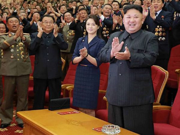 Nhan sắc yêu kiều của nữ ca sĩ là phu nhân ông Kim Jong Un, biểu tượng thời trang Triều Tiên