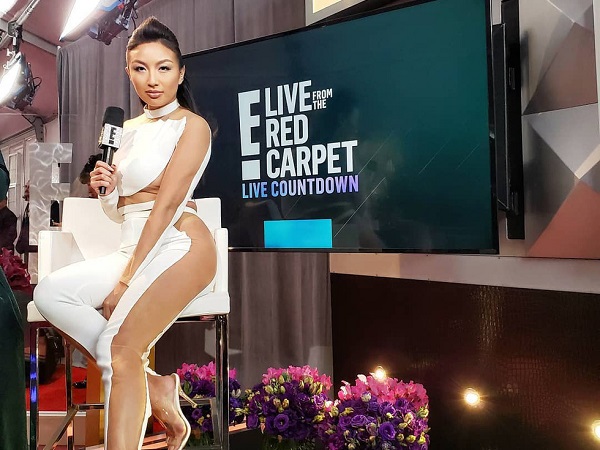 Nữ MC gốc Việt 'bốc lửa' dẫn hậu trường thảm đỏ của Oscar 2019