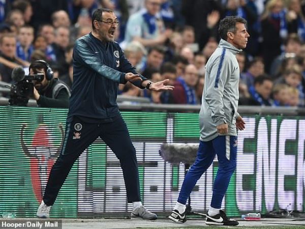 Thủ môn Chelsea công khai 'bật' HLV, không chịu ra sân khi có tín hiệu thay người