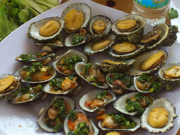 Bào ngư tiền triệu giảm giá mạnh
