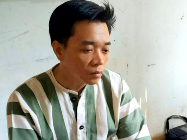 Gã đàn ông chở người yêu đi tâm sự rồi cướp điện thoại