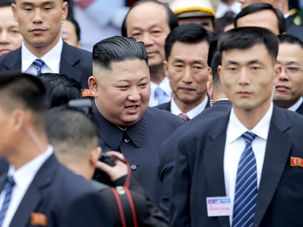 Hình ảnh ông Kim Jong Un lần đầu xuất hiện tại Việt Nam qua ống kính phóng viên quốc tế
