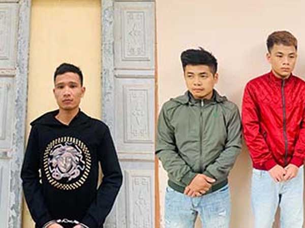 Hơn 10 côn đồ cầm súng bao vây, ném gạch vào nhà dân