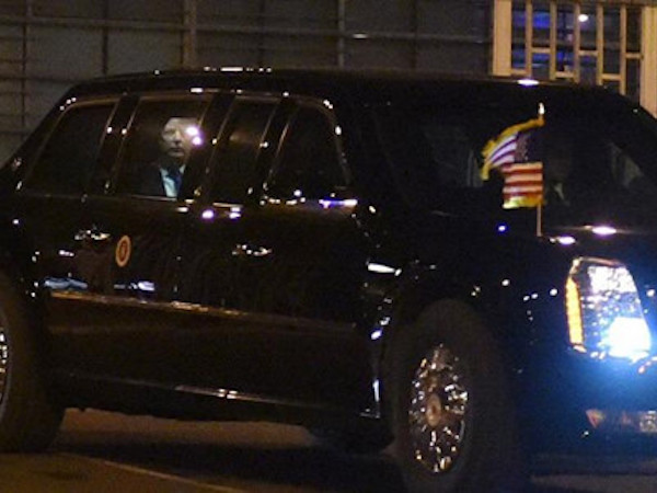 Tổng thống Trump cảm ơn Việt Nam sau khi đặt chân tới Hà Nội