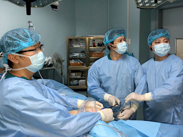 Bác sĩ Việt sáng tạo ra phương pháp mổ mới khiến thế giới tròn mắt