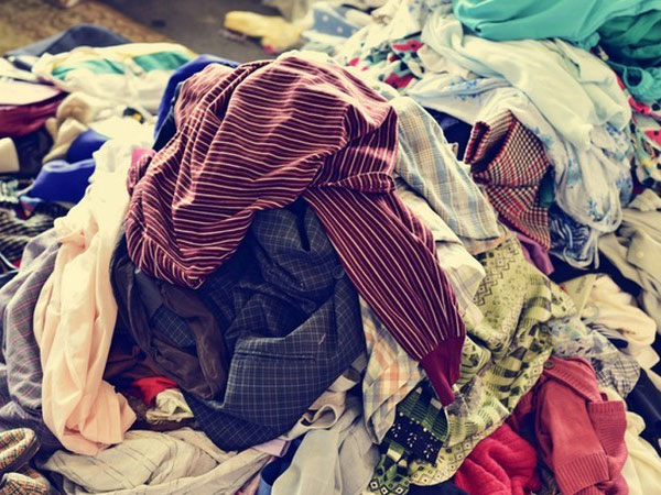 Cô gái dọn tủ vứt bỏ đi 5 bao tải quần áo: Cái kết bất ngờ không thể tin nổi