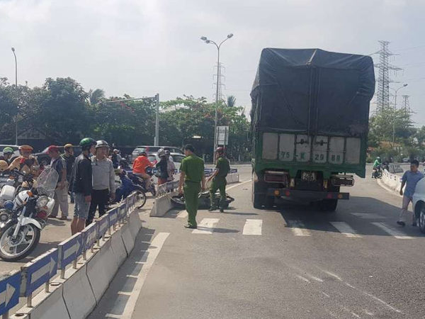 Đà Nẵng: Va chạm với ô tô tải, người phụ nữ điều khiển xe máy tử vong thương tâm