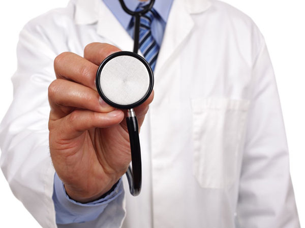 Điều chưa biết về áo blouse trắng, ống nghe và lời thề Hippocrates