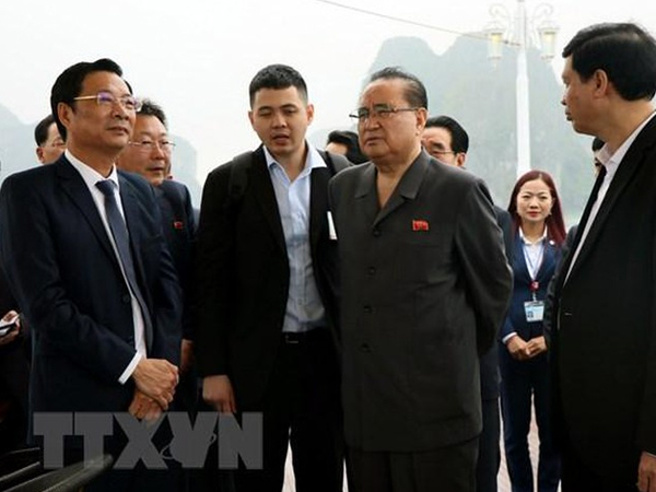 Đoàn đại biểu Lãnh đạo cấp cao Triều Tiên thăm quan Vịnh Hạ Long