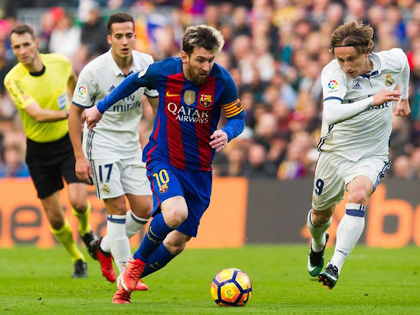 Lionel Messi rê bóng số 1 châu Âu, Ronaldo vắng mặt ở top 50