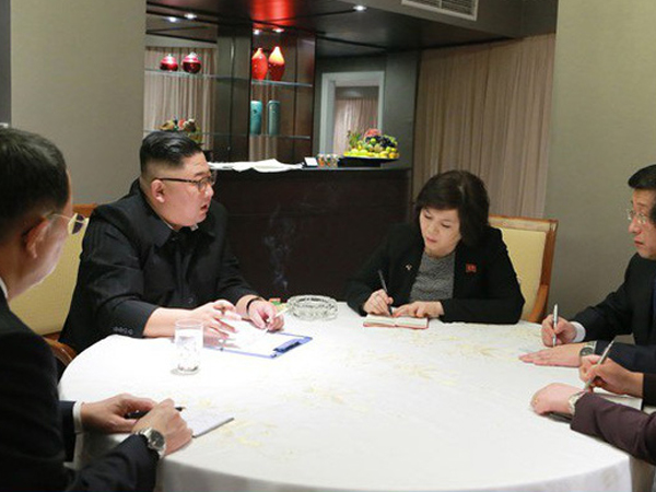 Ngay khi đặt chân đến Hà Nội, ông Kim Jong Un đã nghe báo cáo về hội nghị thượng đỉnh Mỹ Triều lần 2