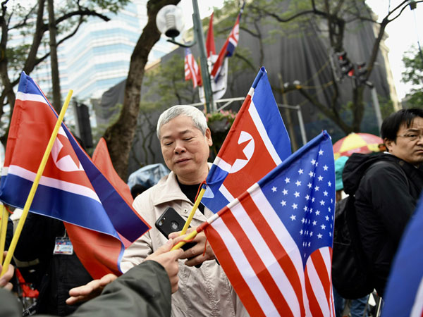 Những 'cơn sốt' trên đường phố Hà Nội vì ông Kim Jong Un