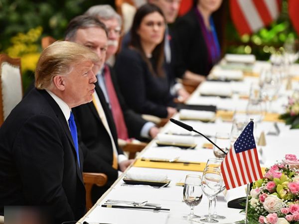 Ông Donald Trump thưởng thức chả cá, nem Hà Nội